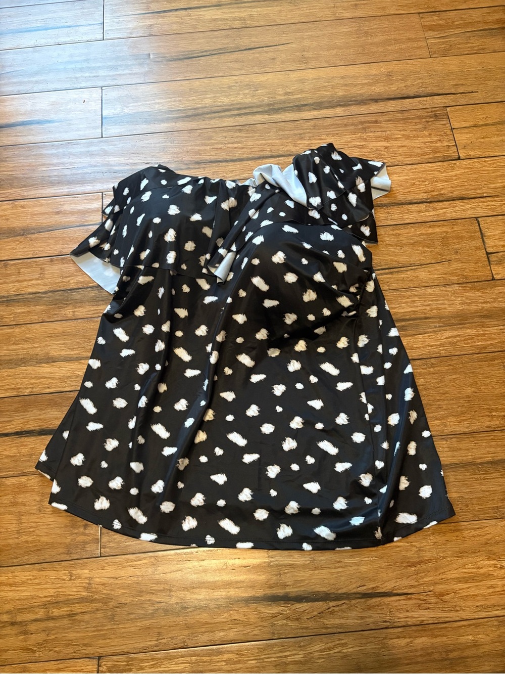Cacique Swim Top Womens Size 22 Black White Over One Shoulder - Picture 1 of 5